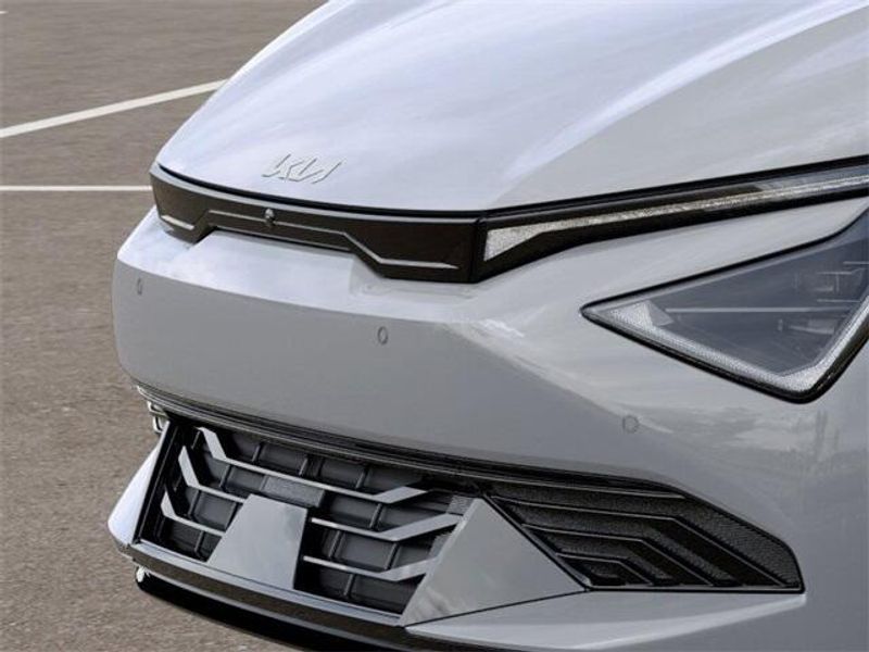 2025 Kia EV6 WindImage 12