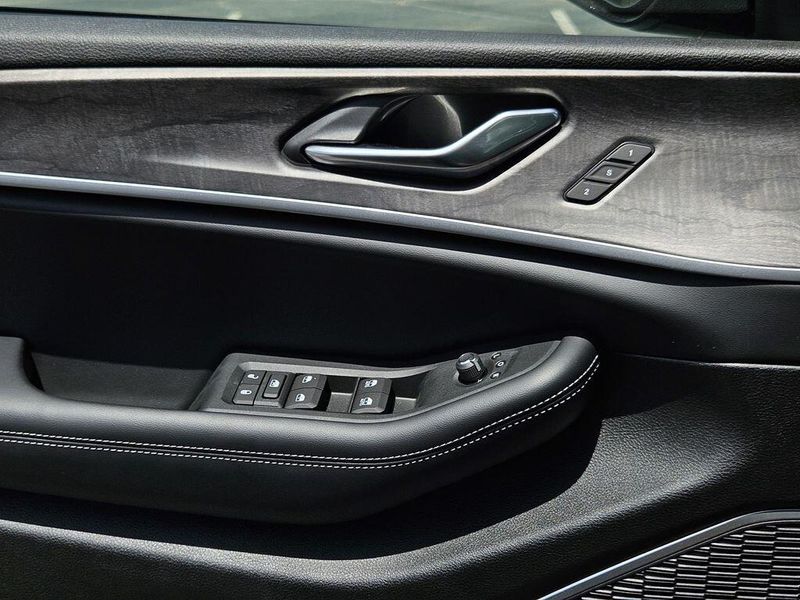 2025 Jeep Grand Cherokee L Limited 4x4Image 23