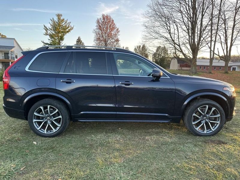 2017 Volvo XC90 T6 Momentum photo 2