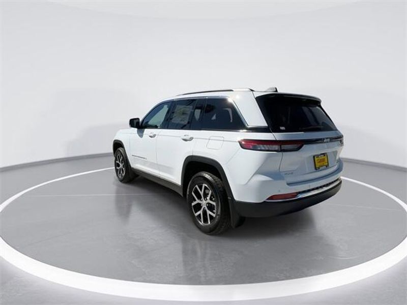 2025 Jeep Grand Cherokee Limited photo 4