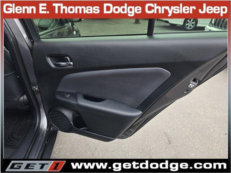 2021 Toyota RAV4 XLE photo 26