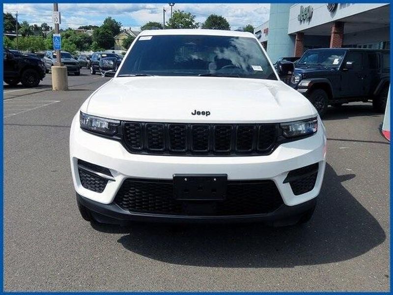 New 2025 Jeep Grand Cherokee Altitude XImage 3