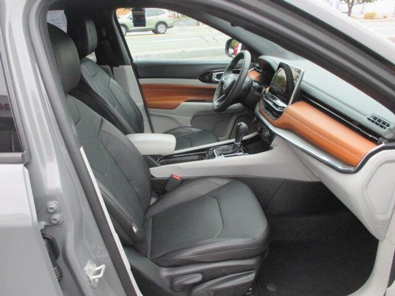 Used 2023 Jeep Compass LimitedImage 25