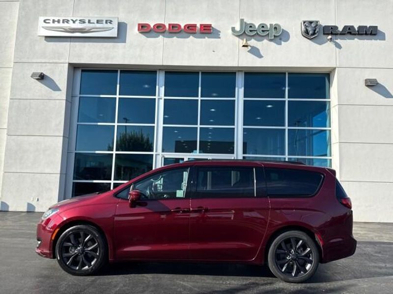2019 Chrysler Pacifica Touring L photo 4