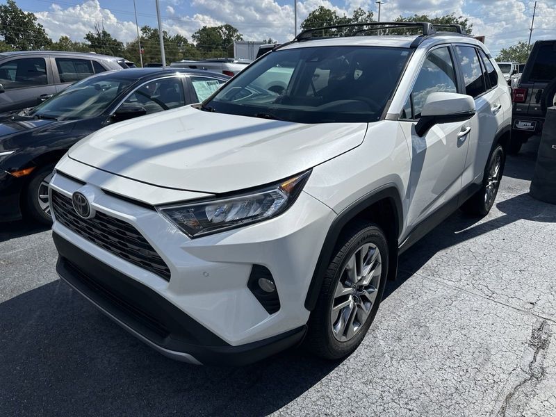 2019 Toyota RAV4 LimitedImage 1