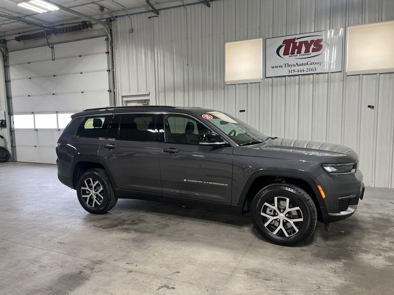 2025 Jeep Grand Cherokee L Limited 4x4Image 2