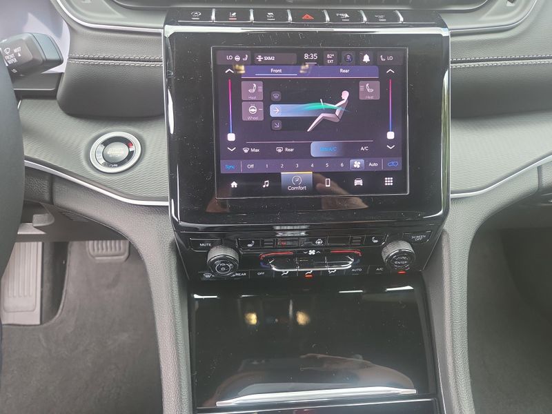 2025 Jeep Grand Cherokee Altitude photo 13