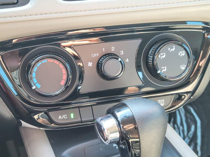 2017 Honda HR-V LX photo 15