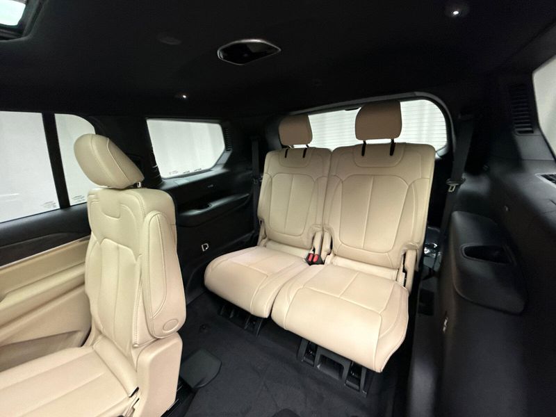 New 2025 Jeep Grand Cherokee L Limited 4x4Image 18