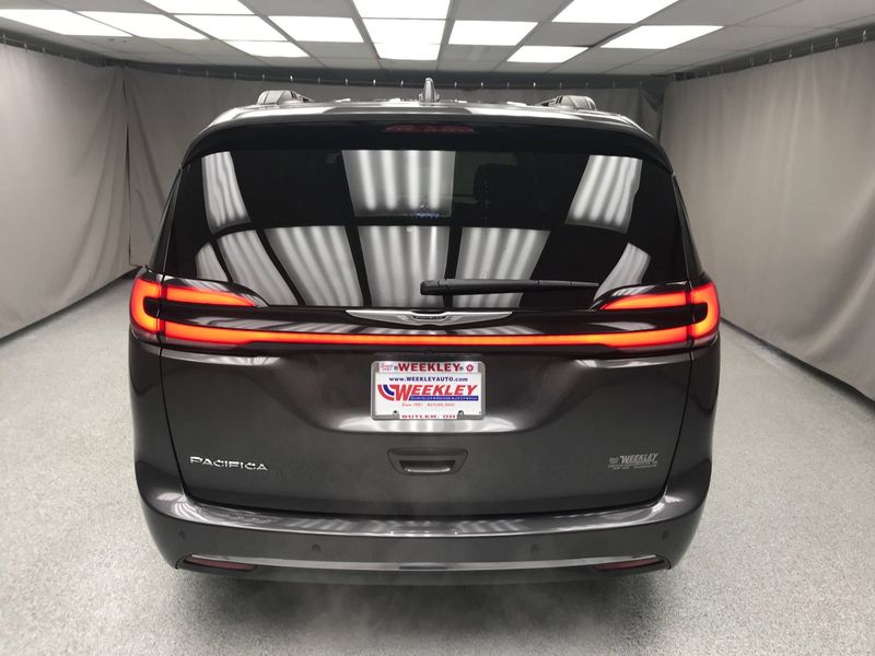 2022 Chrysler Pacifica TouringImage 16