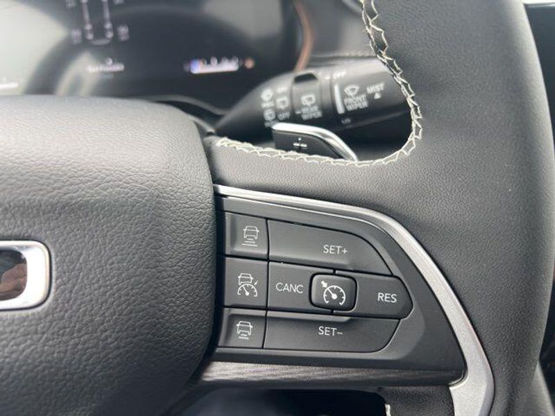 2025 Jeep Grand Cherokee L Altitude X 4x4