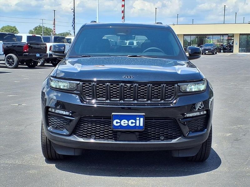 2025 Jeep Grand Cherokee Limited photo 2