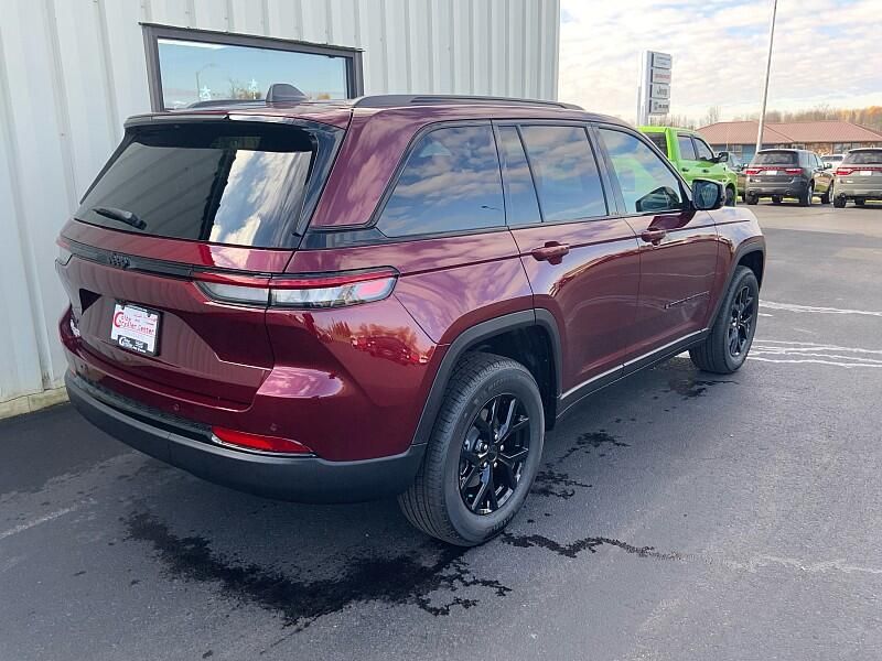 2025 Jeep Grand Cherokee Altitude photo 4
