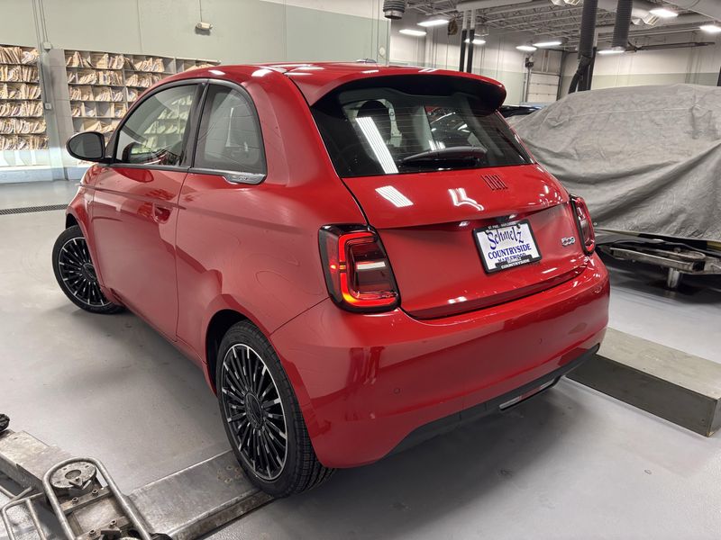 New 2024 Fiat 500e Inspi(red)Image 9