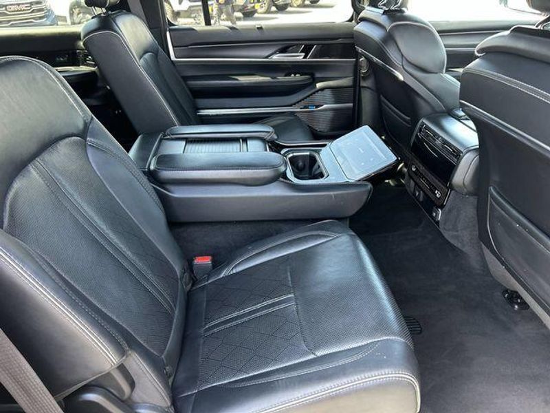 2024 Jeep Grand Wagoneer L Series II ObsidianImage 14