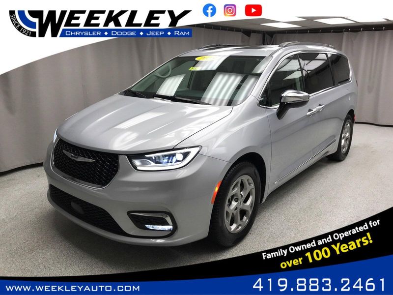2023 Chrysler Pacifica LimitedImage 1