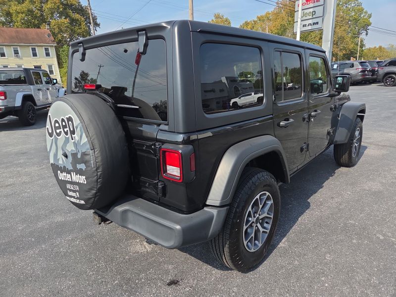 2022 Jeep Wrangler Unlimited Sport S photo 3