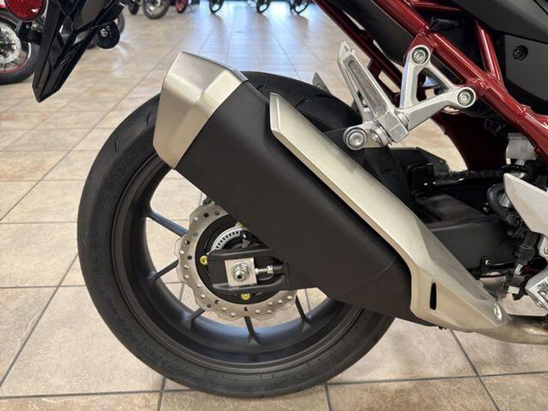 New 2025 Honda CB750 HORNET Image 25
