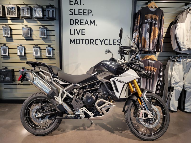 2024 Triumph Tiger 900 RALLY PRO Carbon Black / Sapphire Black 