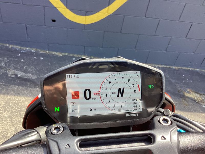 2025 Ducati HYPERMOTARD 950 SP 