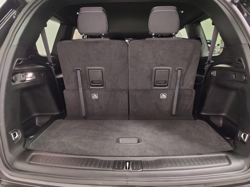 Used 2025 Jeep Grand Cherokee L Laredo V6 4x4 w/Luxury TechImage 8