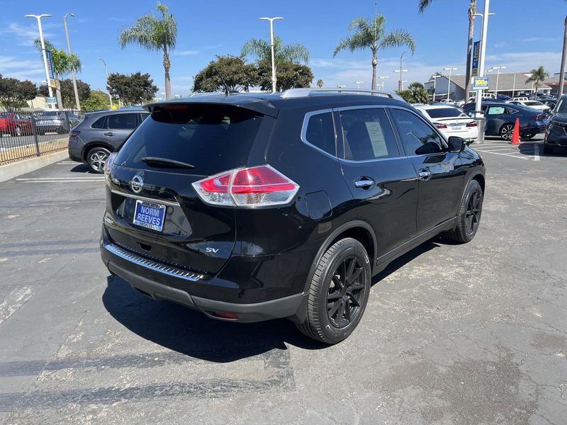 2016 Nissan Rogue SVImage 3