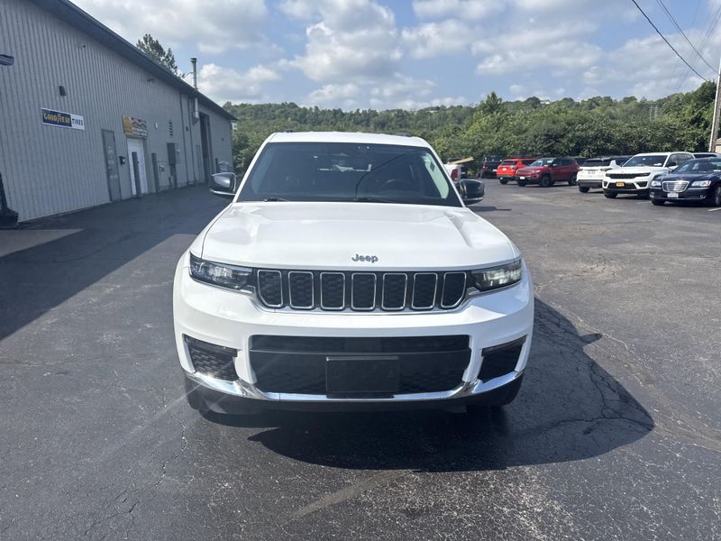 2022 Jeep Grand Cherokee Limited photo 3