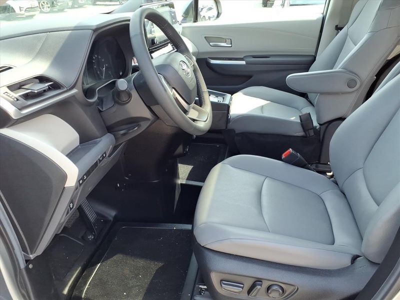 Used 2024 Toyota Sienna XLEImage 11