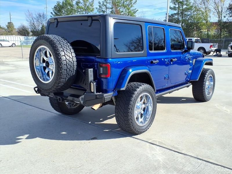 Used 2019 Jeep Wrangler Unlimited SaharaImage 10