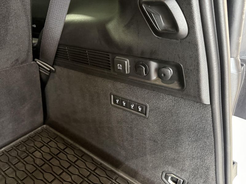 2025 Jeep Grand Wagoneer Image 7