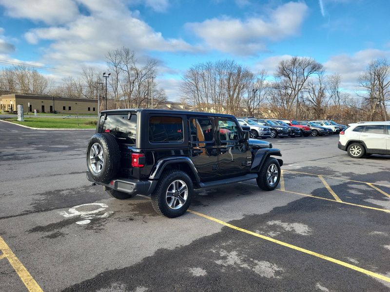Used 2018 Jeep Wrangler Unlimited SaharaImage 13