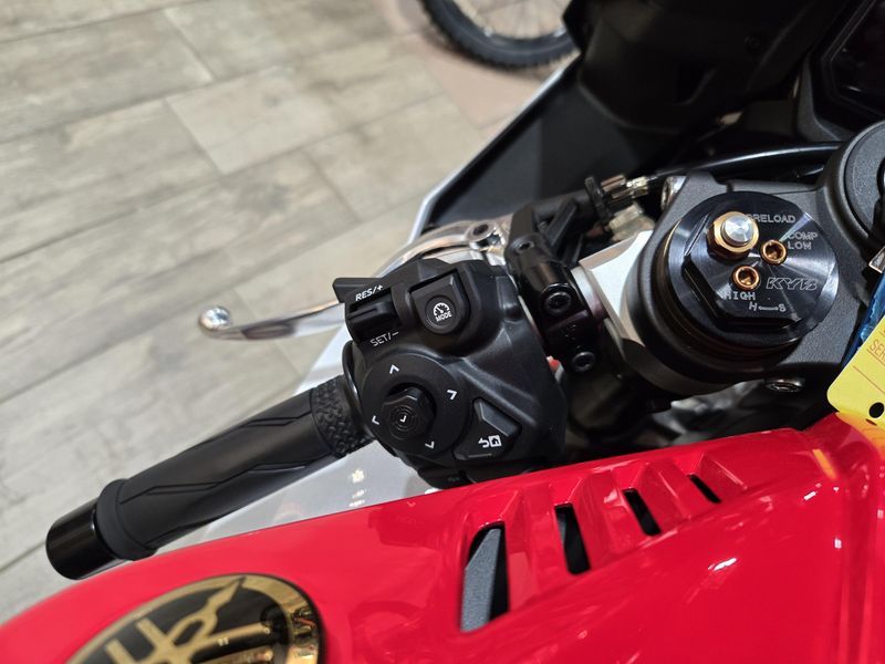 NEW 2026 YAMAHA YZFR9 70TH ANNIVERSARY EDITION Image 19