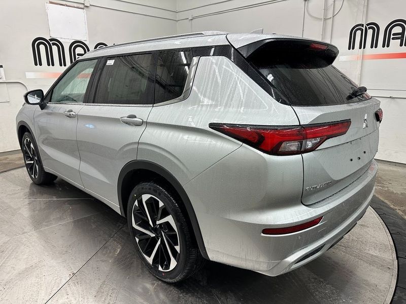 2024 Mitsubishi Outlander SEL in a Alloy Silver Metallic exterior color and 08ainterior. Marina Auto Group (855) 564-8688 marinaautogroup.com 