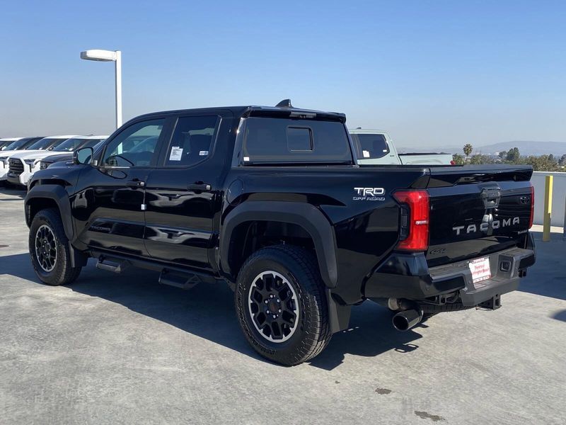 2024 Toyota Tacoma TRD Off Road HybridImage 5