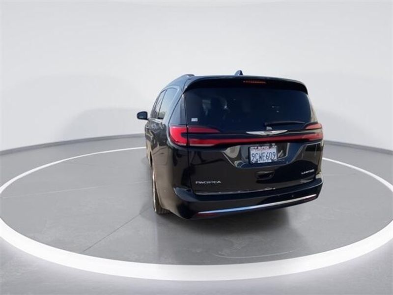 2022 Chrysler Pacifica LimitedImage 7