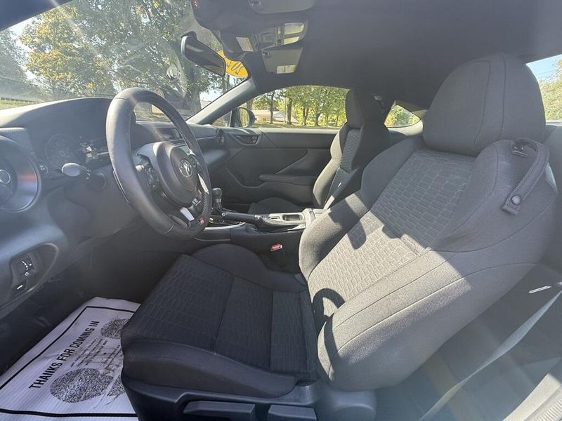2023 Toyota GR86 Base photo 8