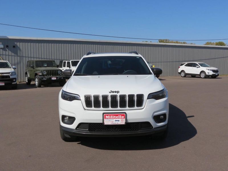 2021 Jeep Cherokee 80th Anniversary Edition 4x4 4dr SUVImage 3