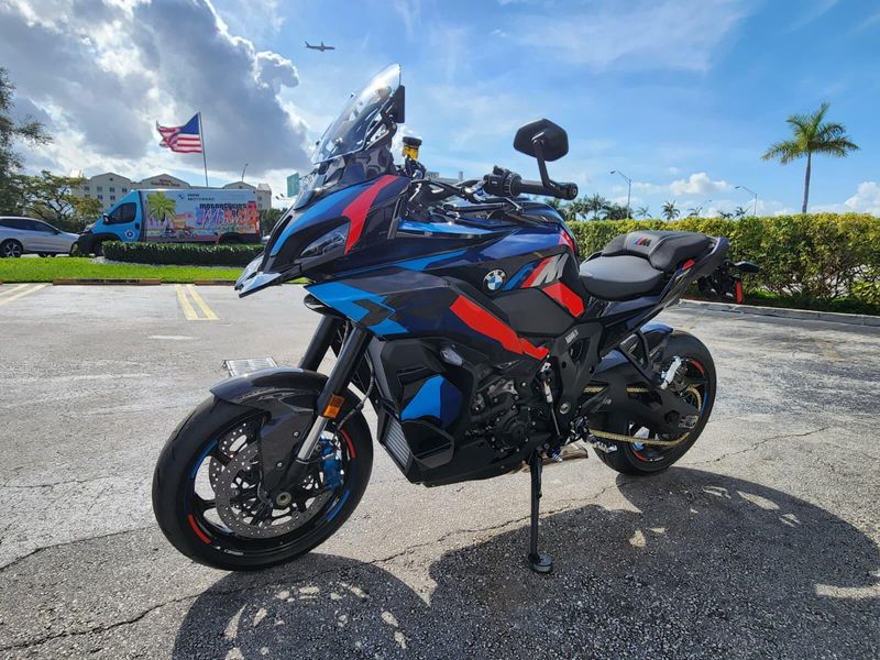 2026 BMW M 1000 XRImage 4