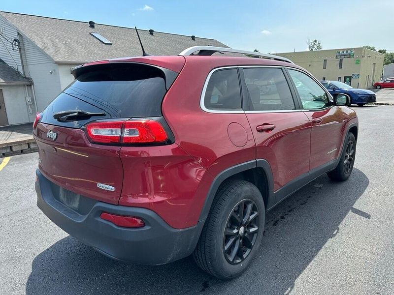 2017 Jeep Cherokee LatitudeImage 11