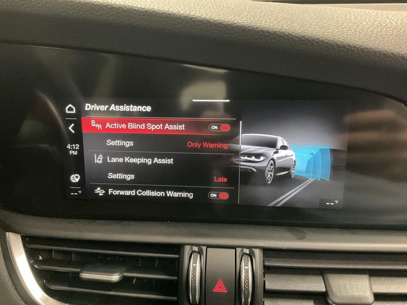 New 2025 Alfa Romeo Giulia AwdImage 6