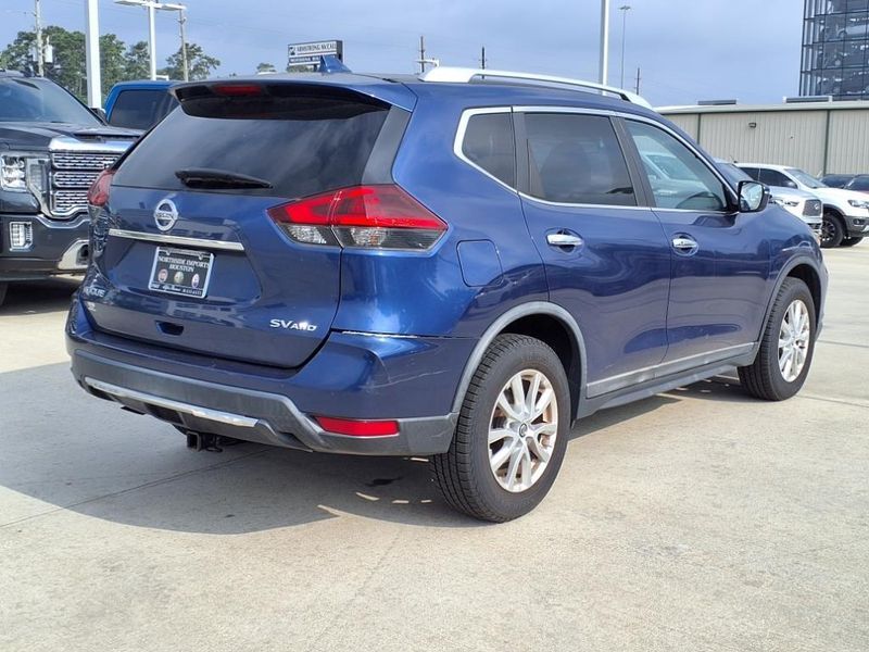 2018 Nissan Rogue SVImage 2