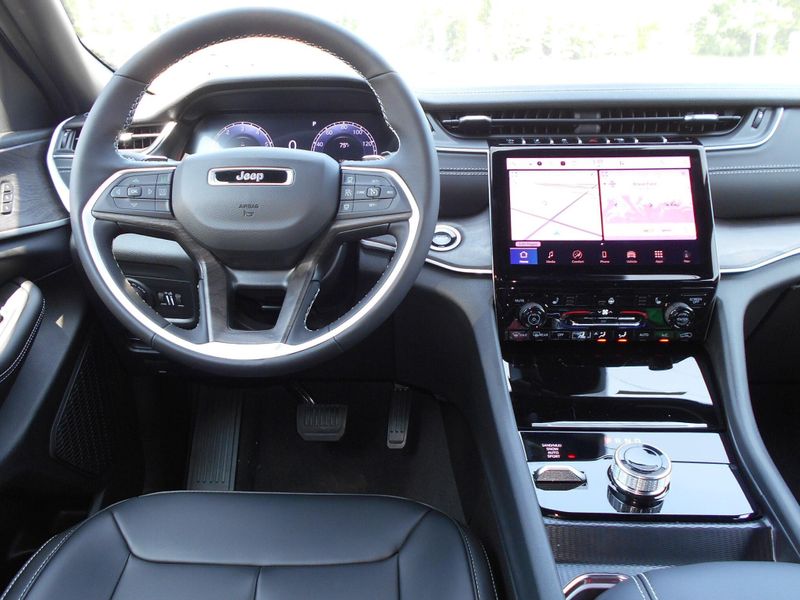 New 2025 Jeep Grand Cherokee Limited 4x4Image 4