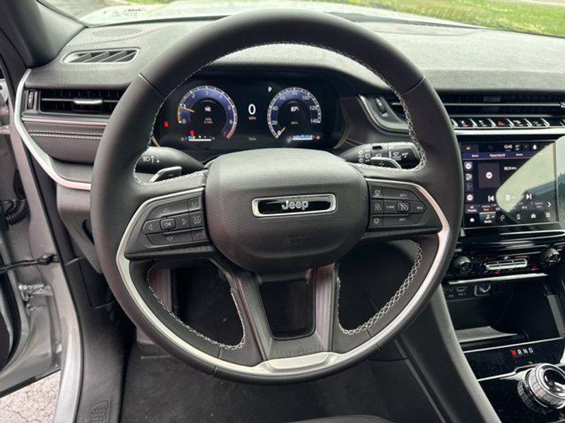 New 2025 Jeep Grand Cherokee L Laredo X 4x4Image 12