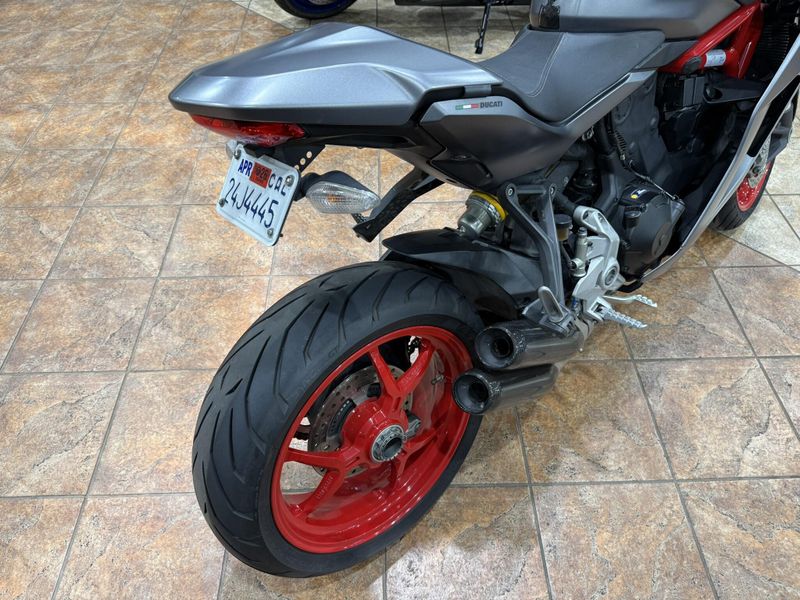 2019 Ducati Supersport Image 7