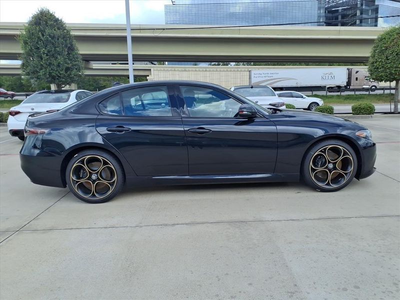 New 2025 Alfa Romeo Giulia Intensa RwdImage 5