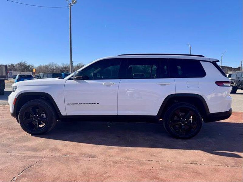 New 2025 Jeep Grand Cherokee L Limited 4x2Image 9