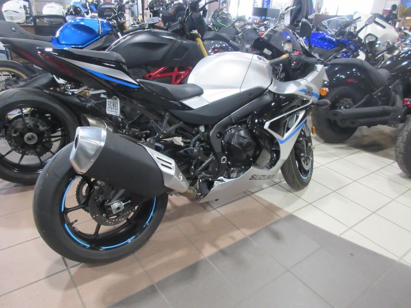 USED 2025 SUZUKI GSX-R1000 Image 4