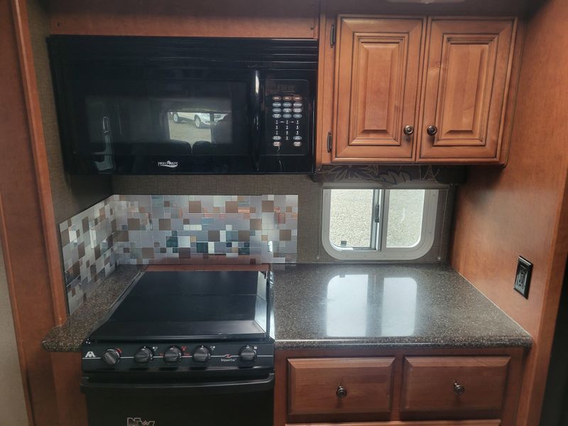 Used 2016 NORTHWOOD MFG ARCTIC FOX 28F Image 14