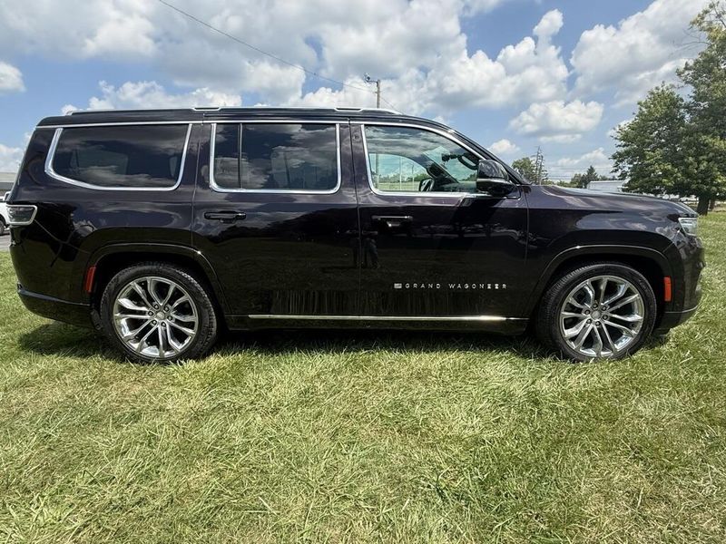 2023 Jeep Grand Wagoneer II photo 2