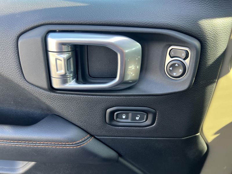 2020 Jeep Gladiator MojaveImage 6